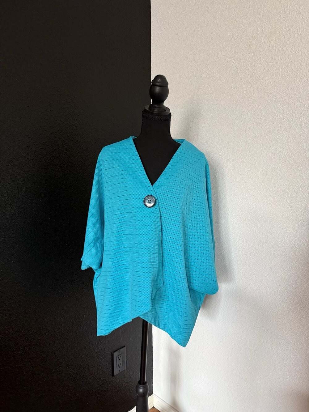 Yushi Jacket Size M Turquoise Textured Button Cape Poncho Topper